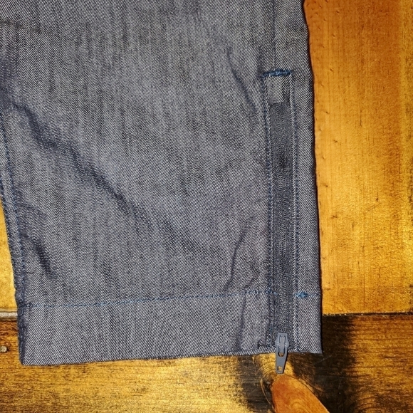 Small Helly Hansen Dark Denim Bermuda Capris - Picture 9 of 12
